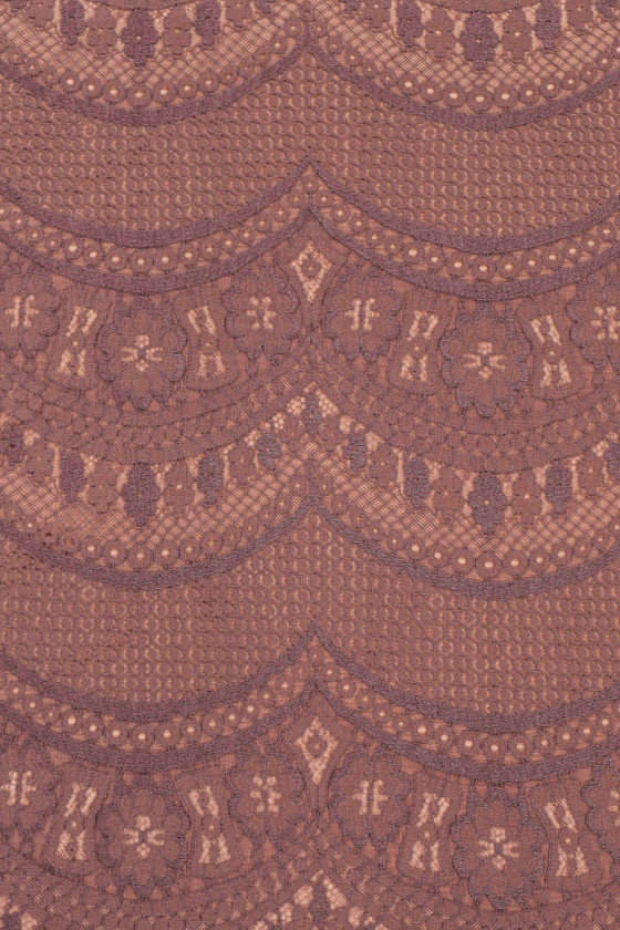 Šauras mežģīnes gaiši bordo