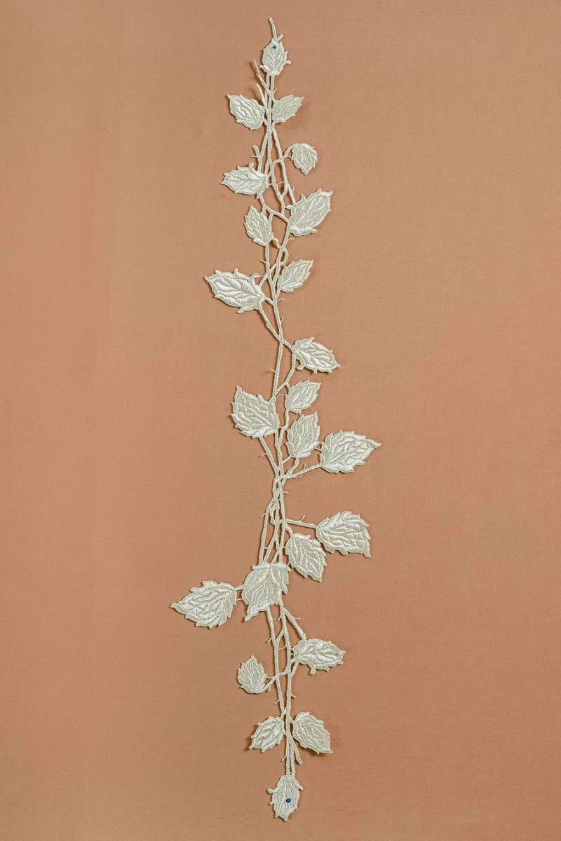 Application - feuilles beige clair
