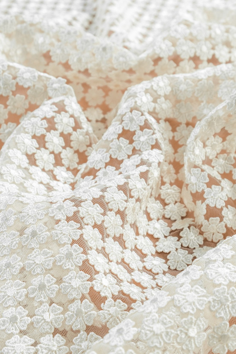 Lace small flowers on silk organ COUPON 60cm