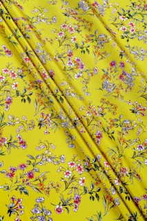 Polyester satin med små blomster