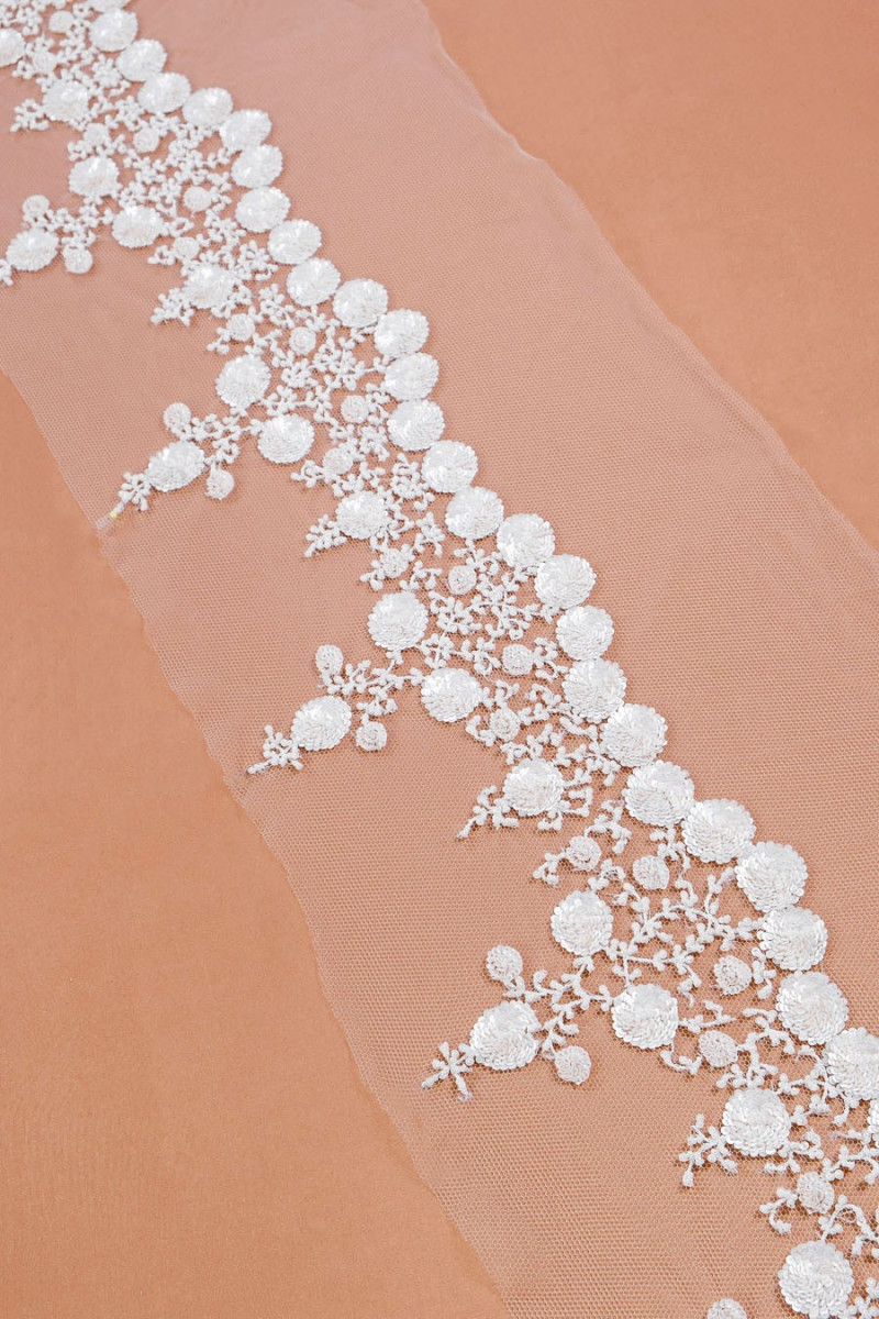 Klebeband mit Pailletten und Perlen