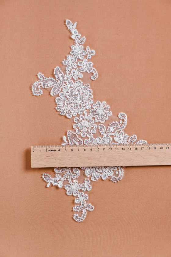 Appliqué da sposa con paillettes e perle