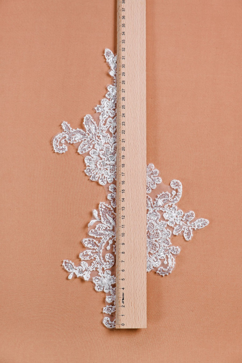 Appliqué da sposa con paillettes e perle