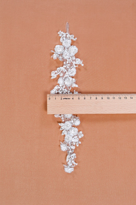 Wedding lace appalysing