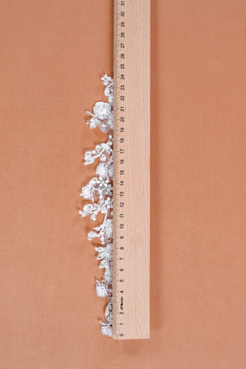 Wedding lace appalysing