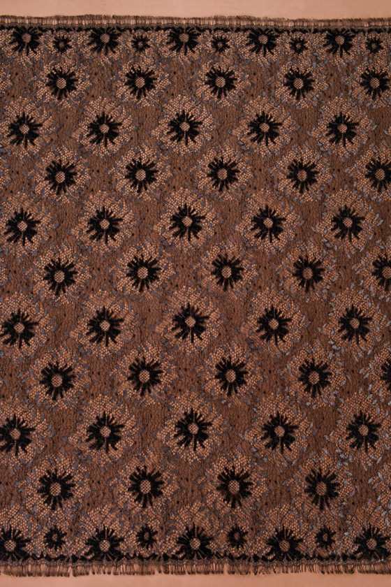 Schmale Spitze in Schwarz...