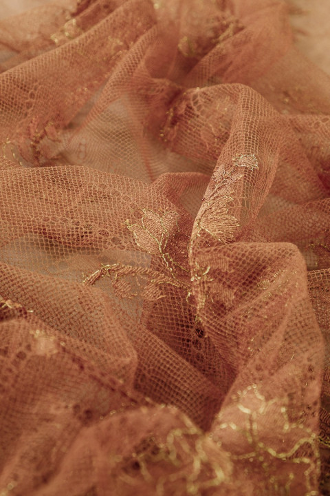 Pizzo stretto rosso-oro