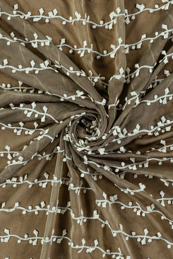 Mousseline avec broderie guipure COUPON 190 cm