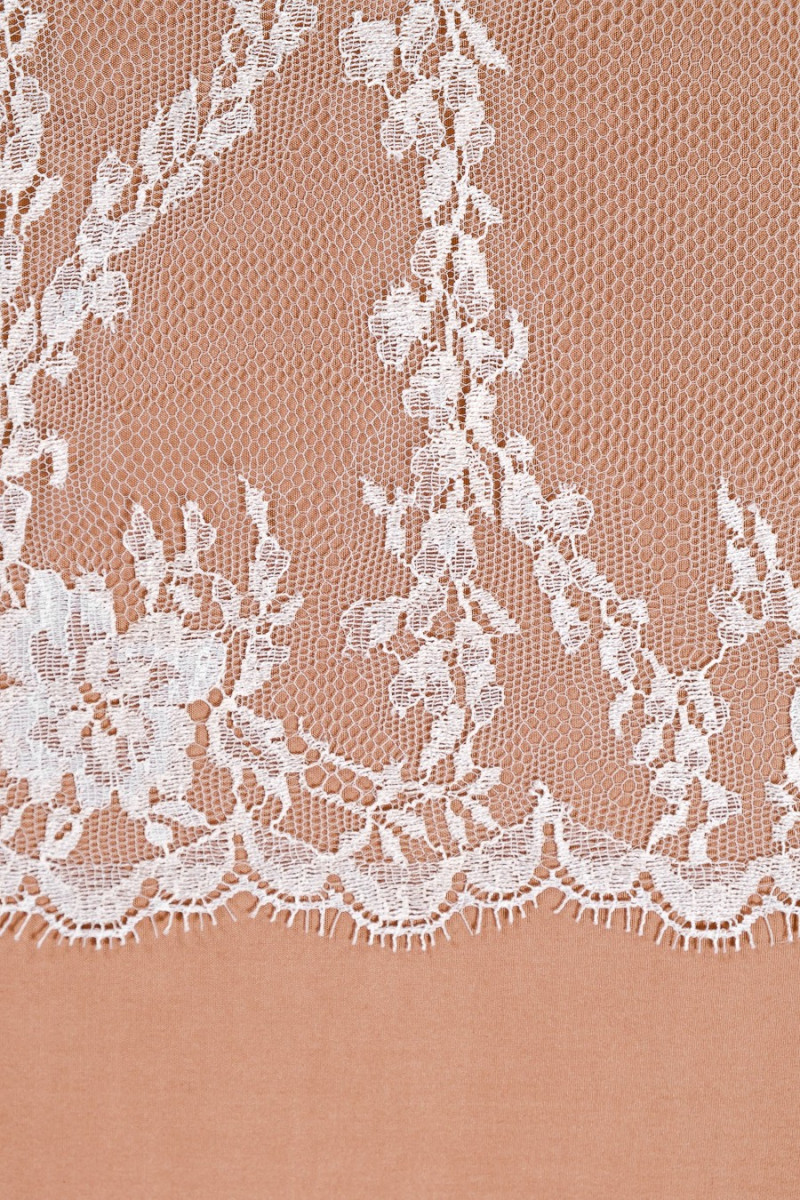 Narrow ecru lace