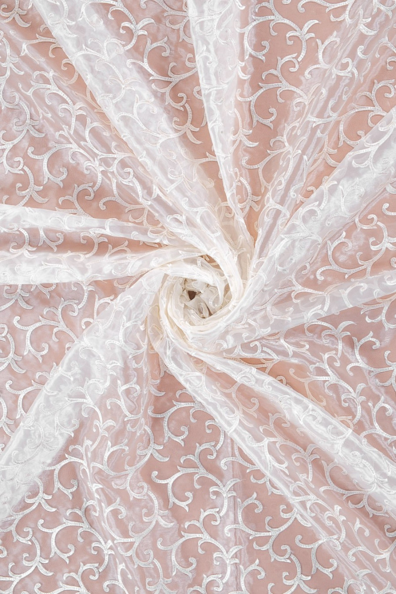 Vyšívaná organza biela a strieborná