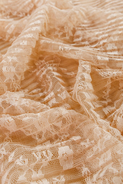 Encaje plisado beige