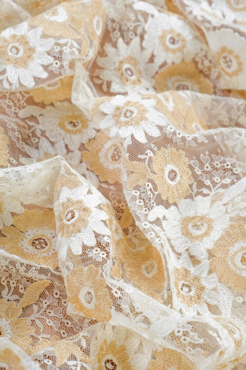 Narrow lace