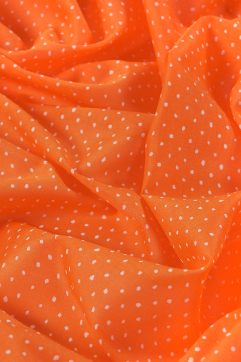 Batista naranja con lunares