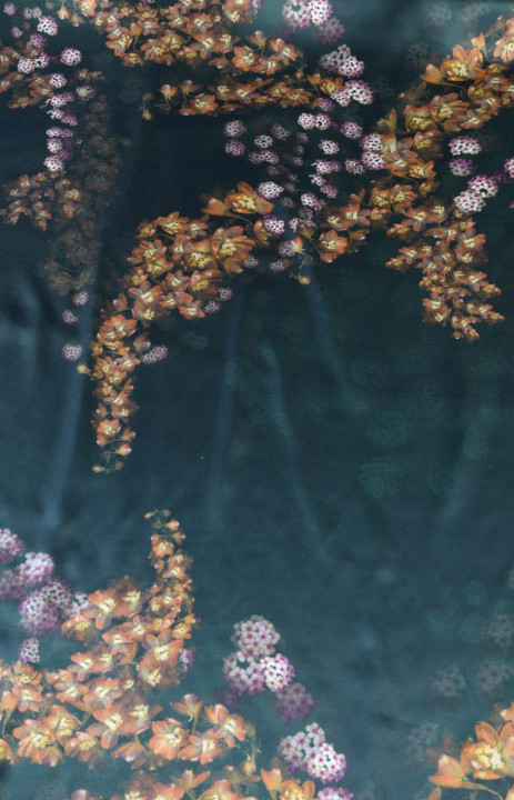 Soie avec viscose à fleurs COUPON 120cm