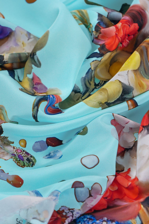 Silk crepe in flowers and fruits