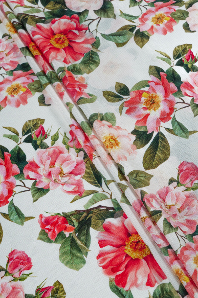 Jacquard silk in roses - ecru