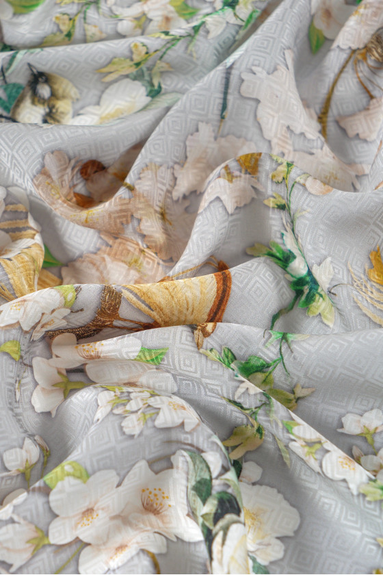 Jedwab żakardowy w kwiaty - szary KUPON 70cm