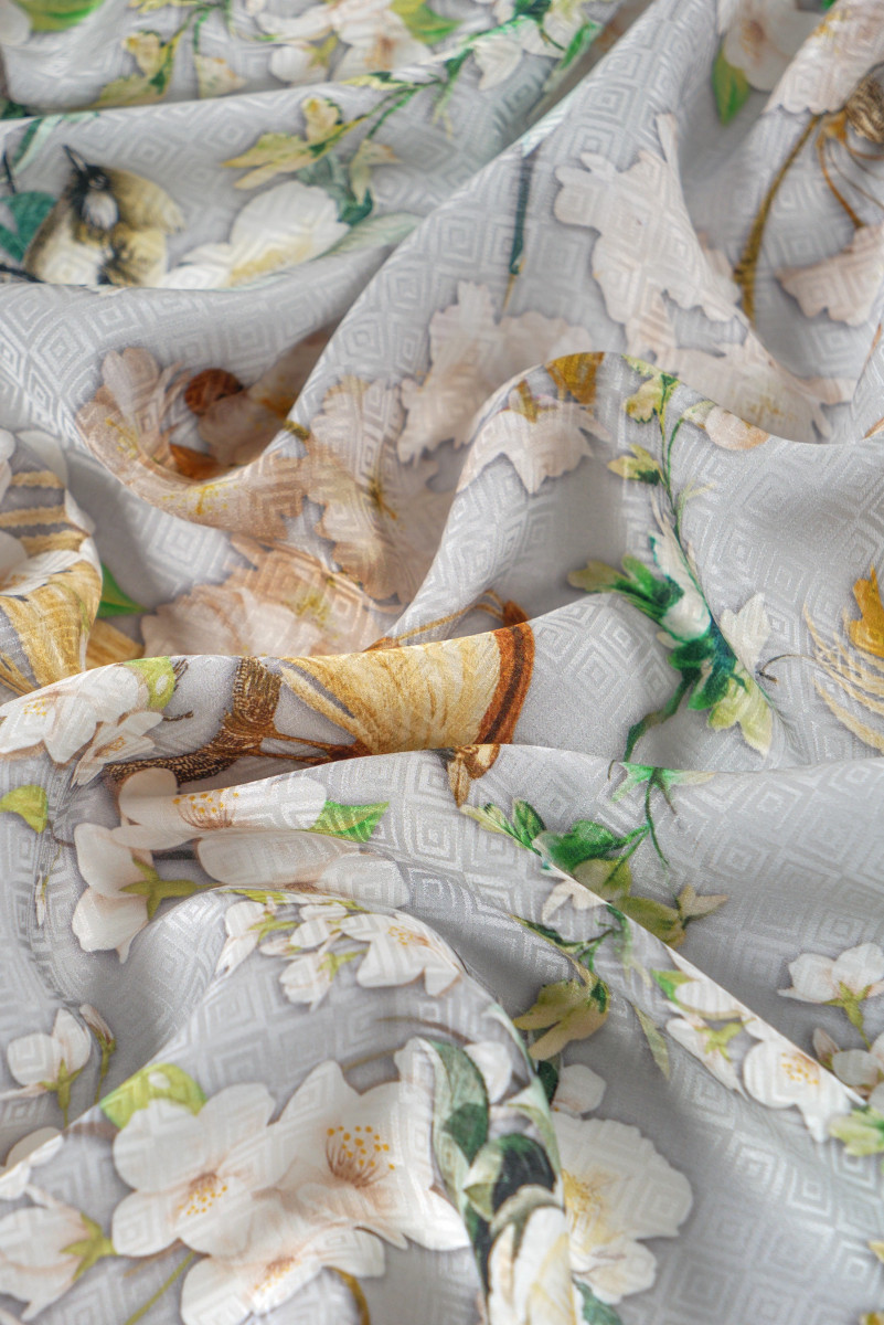 Jedwab żakardowy w kwiaty - szary KUPON 70cm