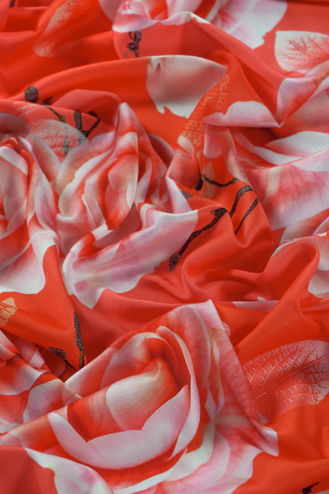 Polyester twill in roses