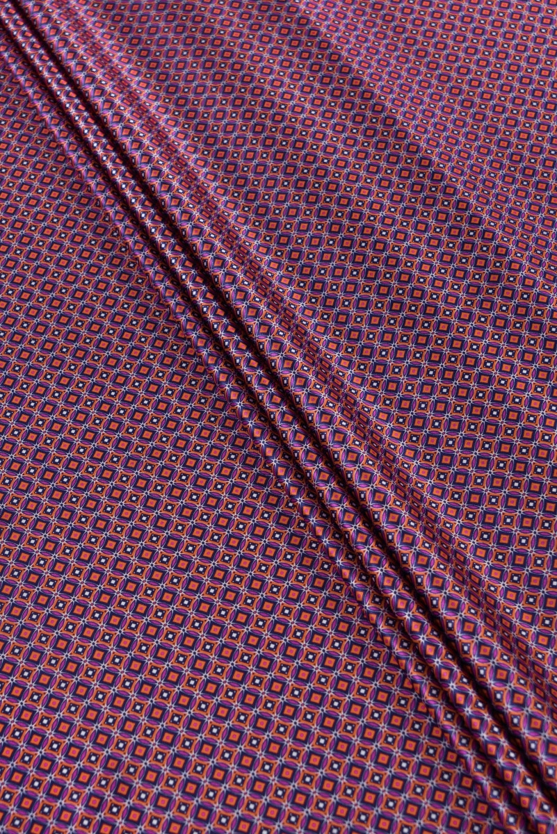 Silke satin med små mønstre