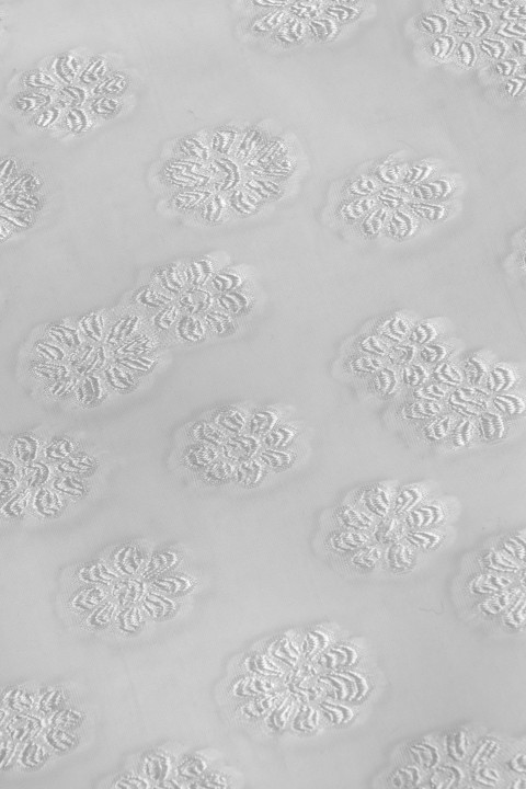 Organza kreem lilledega