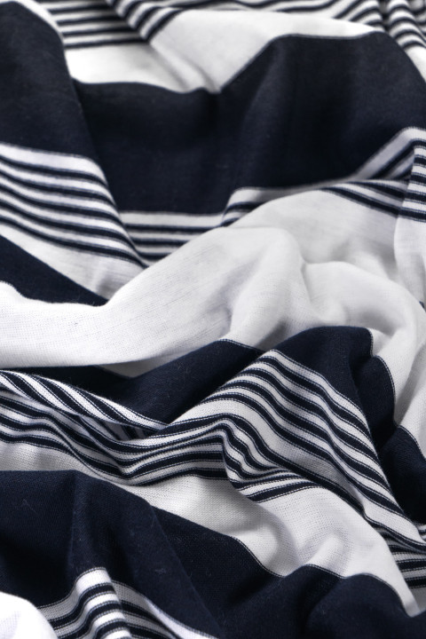 Tissu tricoté en viscose rayé