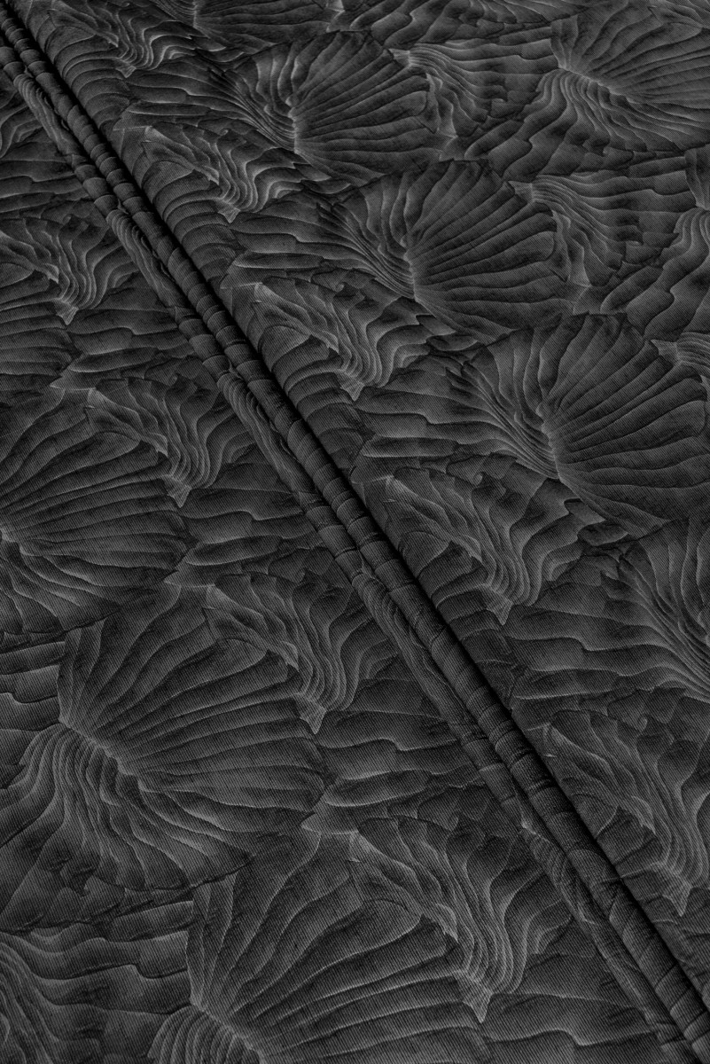 Jacquard in grau-schwarzen Blättern COUPON 80cm