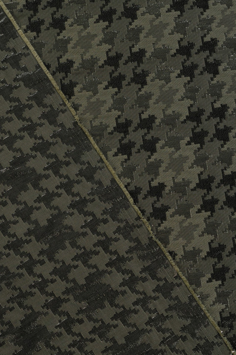 Jacquard in a chicken foot