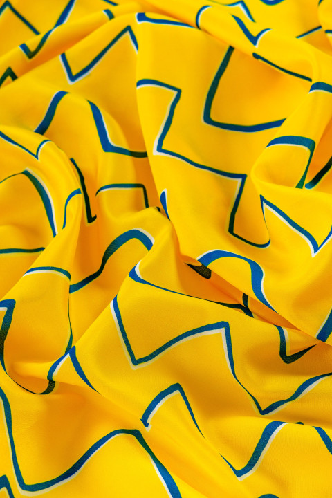 Silk crepe in zigzags