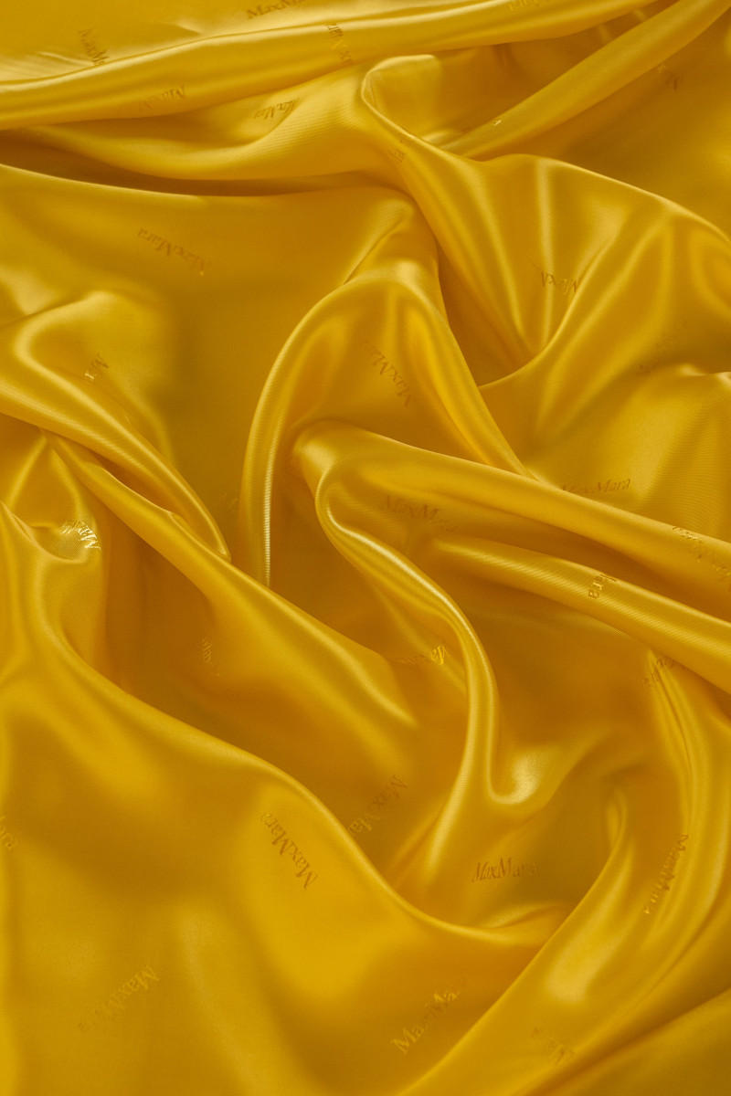 Doublure jaune emblématique