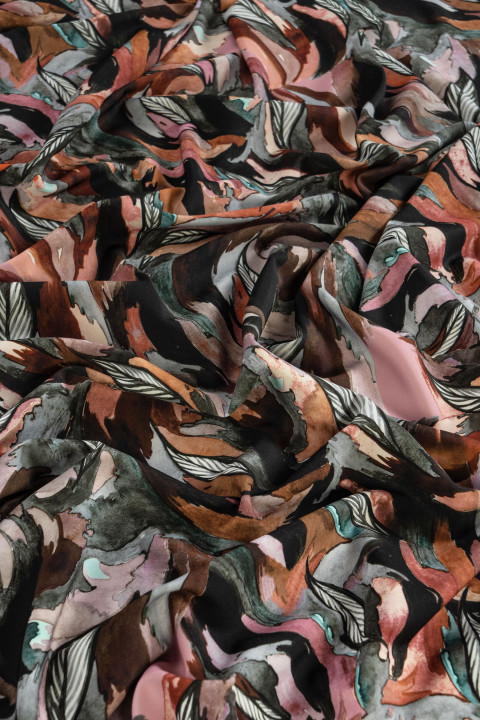 Polyester cadi in a leaf