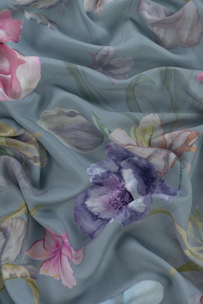 Viscose in painted flowers