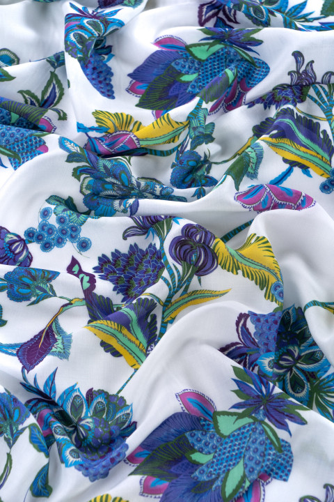 Batiste creme med blomster