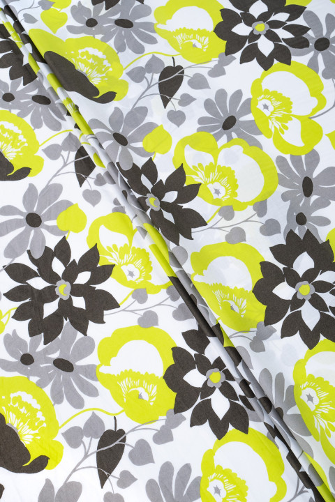 Katoenen batist met bloemen
