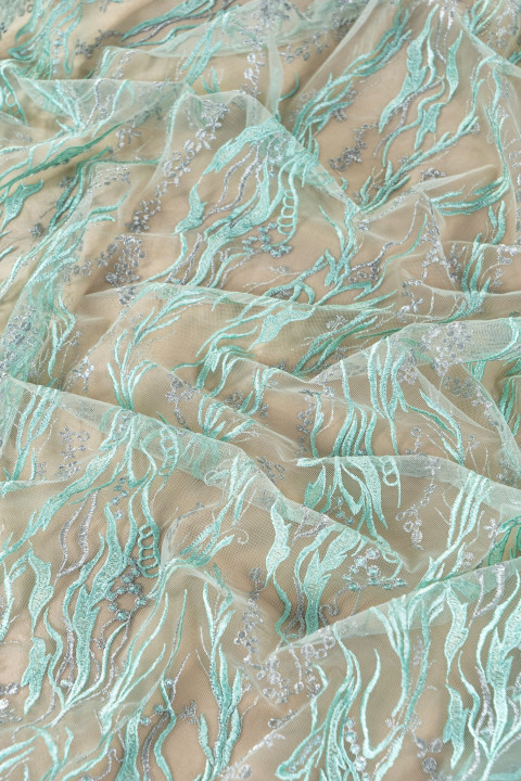 Tulle embroidered in twigs - dirty pink