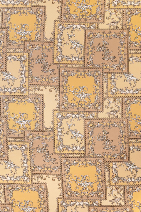 Satén de seda beige con adornos