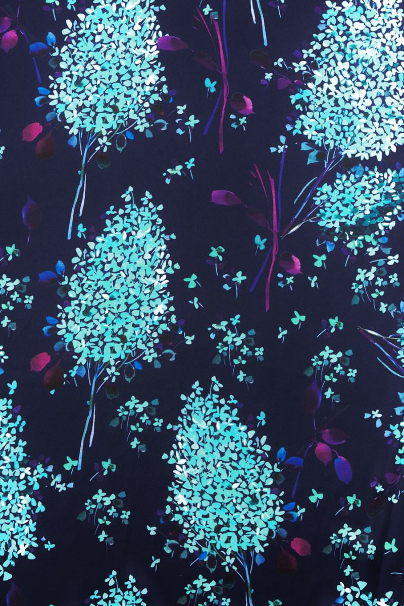 Satin floral de qualité supérieure
