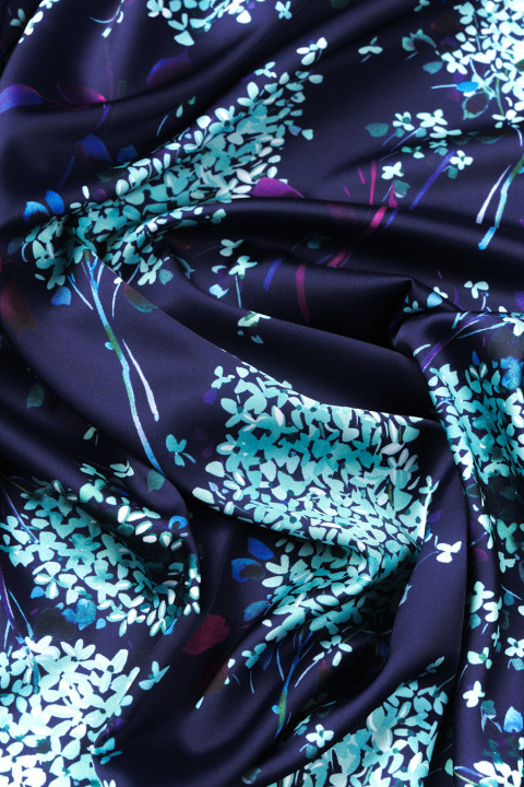 Polyester satin in flowers