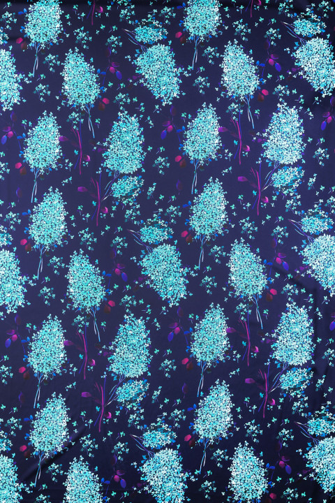 Polyester-Satin in Blüten