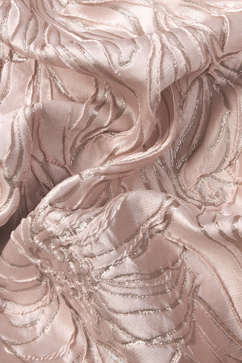 Jacquard con polvere di fiori grandi e platino
