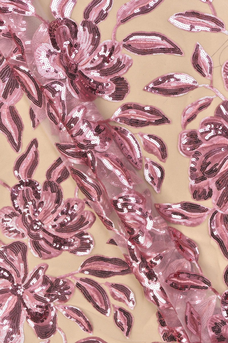 Tiul z cekinami - różowe kwiaty