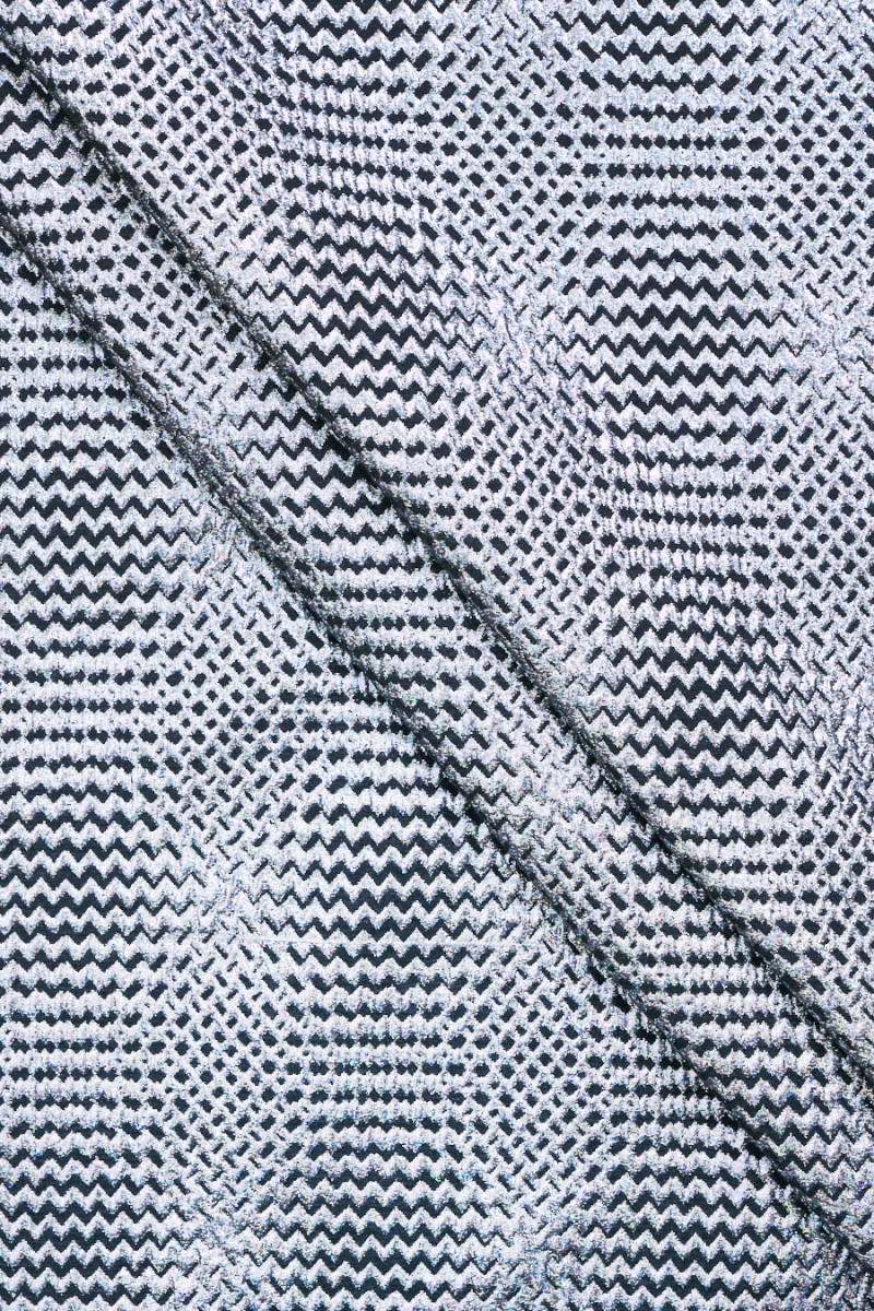 Jacquard in silver zigzags