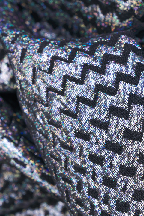 Jacquard avec zigzags argentés