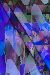 Silke satin farverig geometri