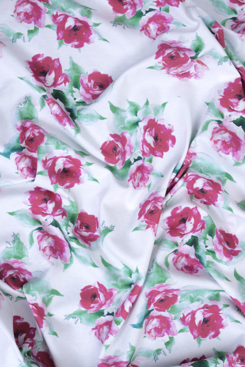 Baumwollstrickwaren mit Rosen signiert