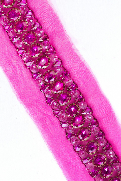 Tape med fuchsia sten KUPON 50cm