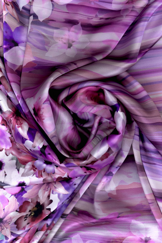Seidensatin mit Blumen COUPON 80cm