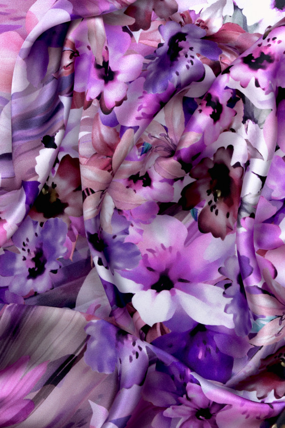 Seidensatin mit Blumen COUPON 80cm