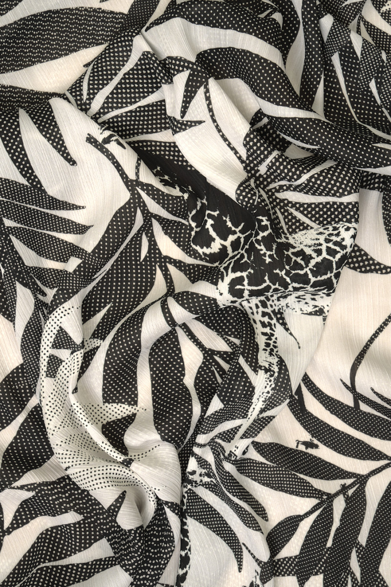 Polyester giraffe chiffon and leaves -20 %