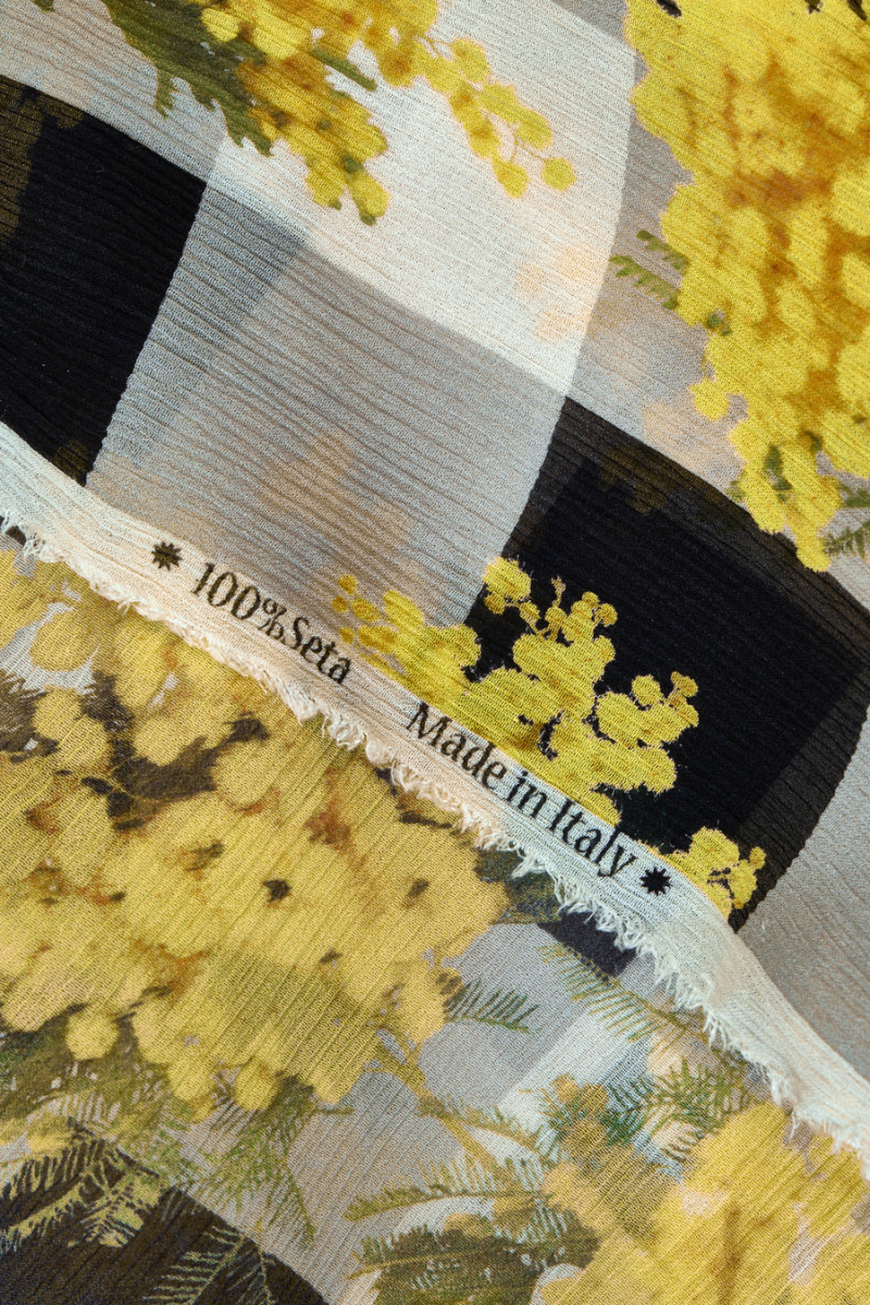 Mousseline de soie à fleurs jaunes